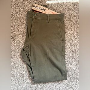 Dockers Olive Green Chino Pants - Classic Fit